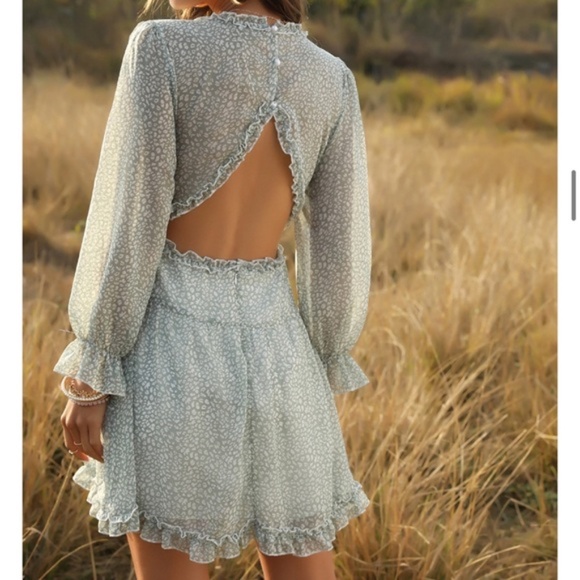 Green Chiffon Ruffle Open Back Long Sleeve Dress - Picture 4 of 4